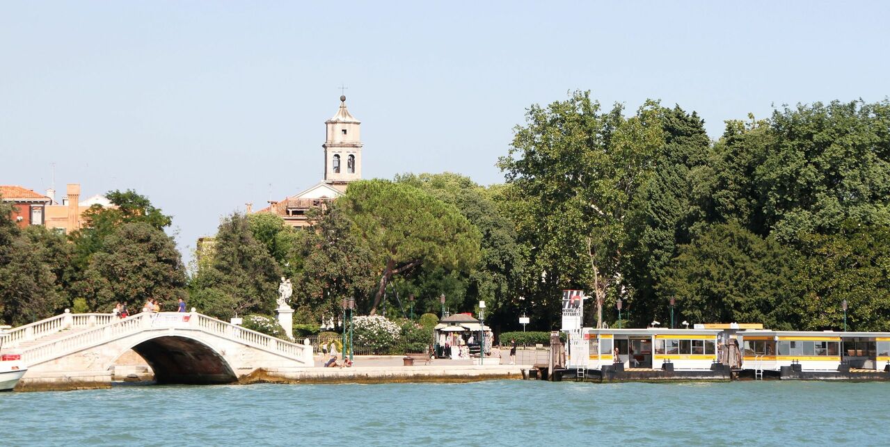 Az esemény egyik helyszíneként szolgáló velencei Giardini della Biennale. Forrás: Wikipedia