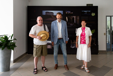 Dr. Pintér András Pál, dr. Almássy Kornél és Pintér Ilona Eszter a MÉM MDK Jász utcai irodaházában. Fotó: Wachsler Vica