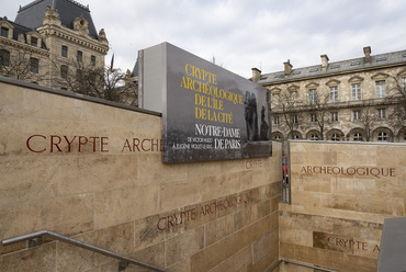 A régészeti szint bejárata ma, Forrás: Francois Grunberg, paris.fr