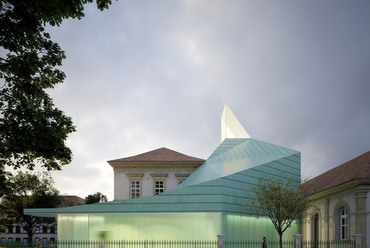 A Terezín Gettó Múzeum megújítására kiírt pályázat nyertes pályamunkája, a kortárs bővítmény terve, Építészet: SKUPINA és Steven Holl Architects
