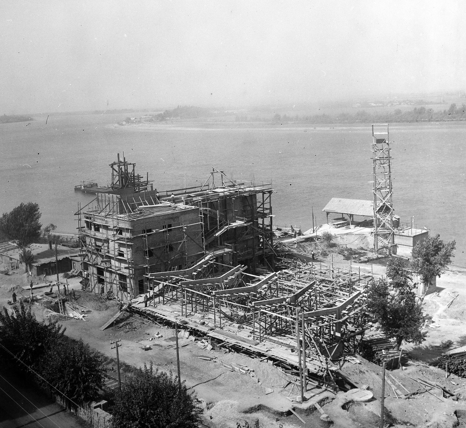 Duna-part, a cementgyár rakodójának építkezése. 1952. Fortepan / Faragó György