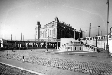 04 Boráros tér, háttérben az Elevátor-ház, 1940. Forrás: FORTEPAN / Ferencvárosi Helytörténeti Gyűjtemény