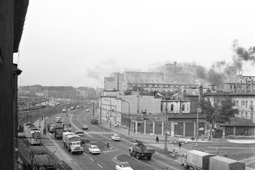 fortepan_252620 Soroksári út, szemben a Dandár utca - Haller utca (Hámán Kató út) közötti területen a Magyar Liköripari Vállalat (korábban és utána a Zwack gyár,1969. Forrás: Fortepan / FŐMTERV
