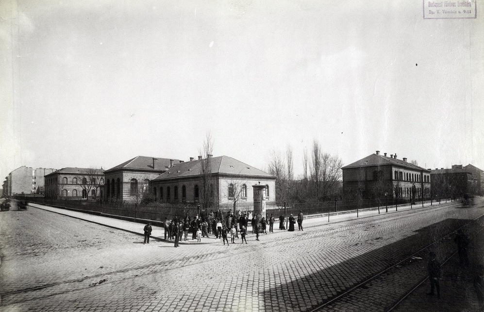 A Magyar Királyi Állatorvosi Tanintézet, azaz a mai Állatorvostudományi Egyetem épületei egy 1890 után készült felvételen. Forrás: Fortepan / Budapest Főváros Levéltára / Klösz György fényképei