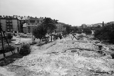 Alkotás utca a Hegyalja út - Budaörsi út közelében. BAH-csomópont a felüljáró építésekor, 1975. Forrás: Fortepan/FŐMTERV