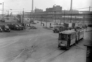 Orczy tér, balra a Kőbányai út, szemben a Ganz-MÁVAG. 1963. Forrás: Fortepan / Magyar Rendőr