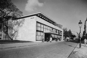 Erzsébet (Sztálin) tér, MÁVAUT autóbusz-pályaudvar, 1949. Forrás: Fortepan/UVATERV