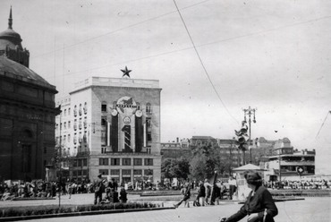 Deák Ferenc tér a Király (Majakovszkij) utca felől az Erzsébet (Sztálin) tér felé nézve, 1951. Forrás: Fortepan / Marics Zoltán