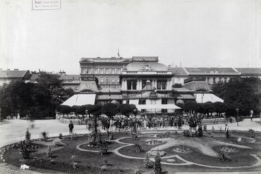 Erzsébet tér, a Kioszk épülete. A felvétel 1890 után készült. A kép forrását kérjük így adja meg: Fortepan / Budapest Főváros Levéltára. Levéltári jelzet: HU.BFL.XV.19.d.1.07.101