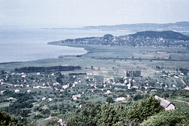 Badacsony, kilátás Szigliget felé, 1965. / Forrás: Fortepan 27115, Drimbe József