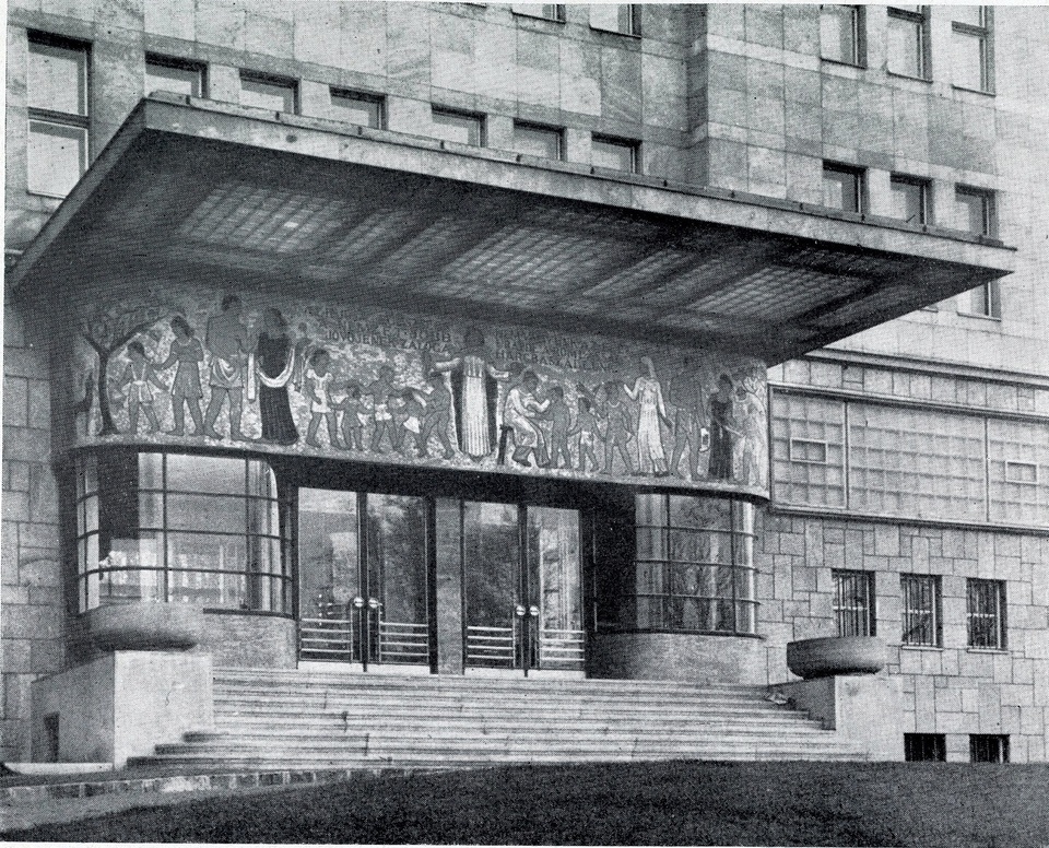 A portikusz eredeti állapota az üvegbeton előtetővel és a mozaikfrízzel (TF 1942/12) Fotó: Kozelka Tivadar.
