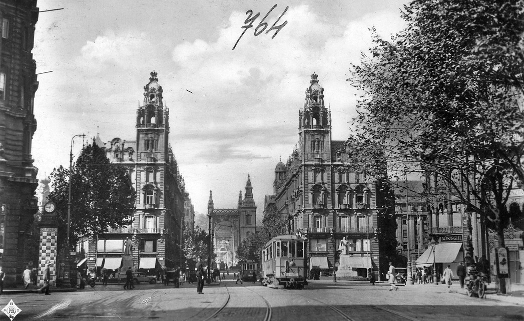 fortepan_32570: Ferenciek tere (Apponyi tér), Klotild paloták, háttérben az Erzsébet híd, 1929. Forrás: Fortepan / Pesti Brúnó