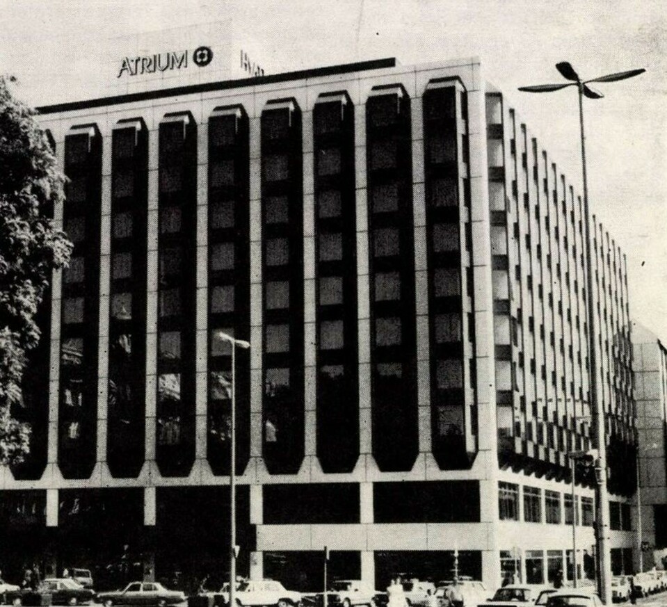 A hotel a régi felirattal a tetején, Kép forrása: Magyar Építőipar, 1985/11.sz.