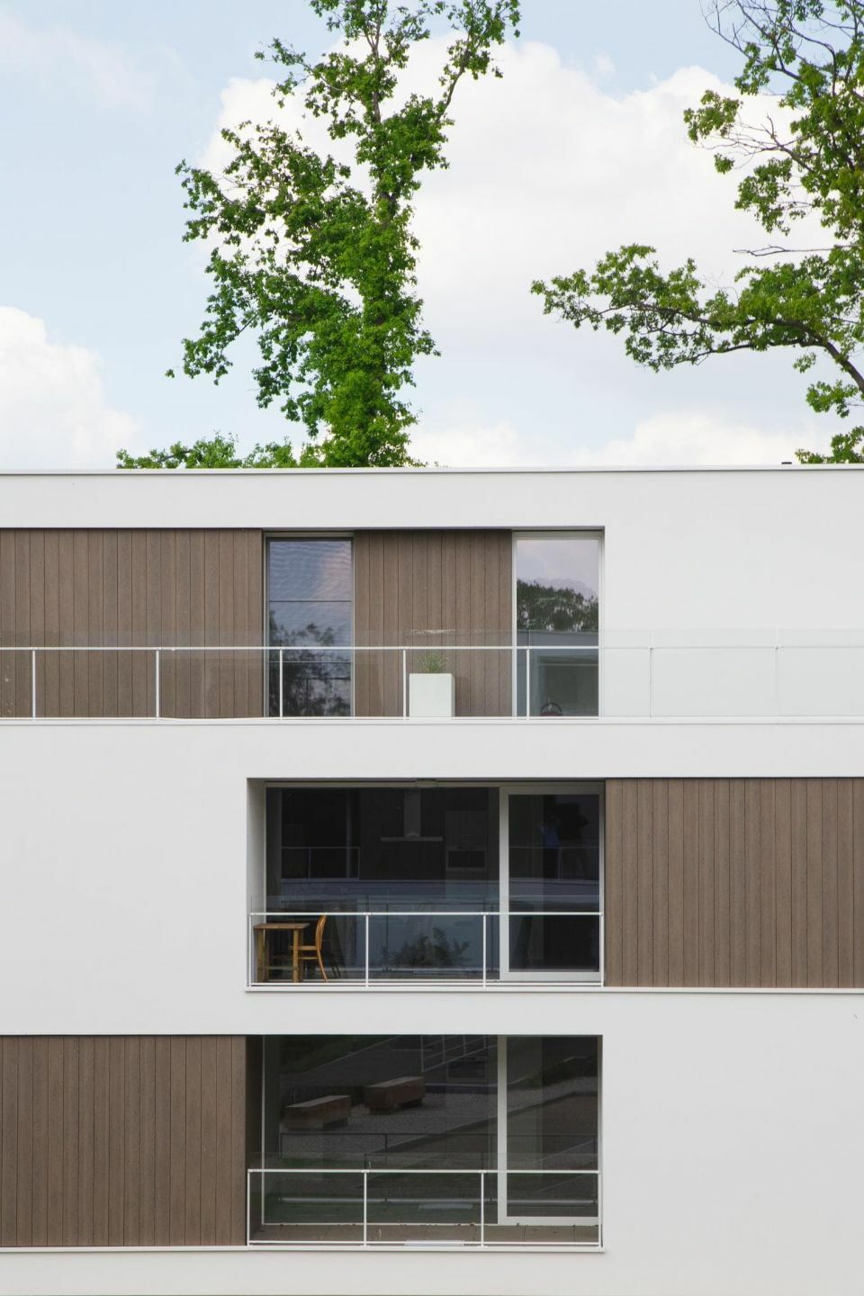 Modern idősotthon a belgiumi Bree városában – tervező: Contour Architecten – homlokzatburkolat: Trespa Pura® NFC