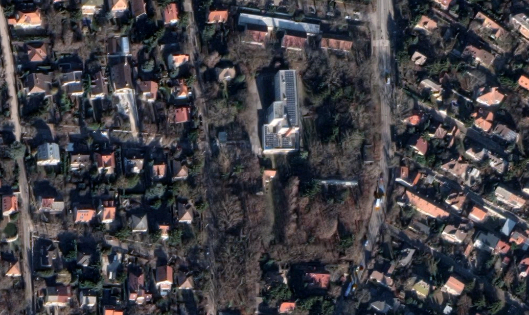 Magasból a Hidegkúti út 19-29., középen a Pozsonyi útról nyíló Új Szent János Kórház és Szakrendelő Ápolási osztályának épülete. Forrás: Google Maps