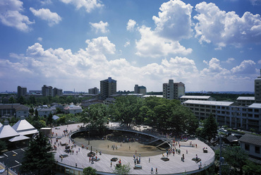 Fuji Kindergarten, Tachikawa, Japán / tervező: Takaharu Tezuka és Yui Tezuka / fotó: Katsuhisa Kida | FOTOTECA / forrás: Tezuka Architects