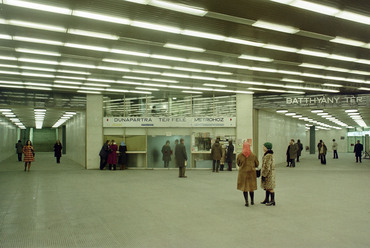 Batthyány tér, aluljáró a metróállomás bejárata előtt, 1973. Forrás: Fortepan / UVATERV