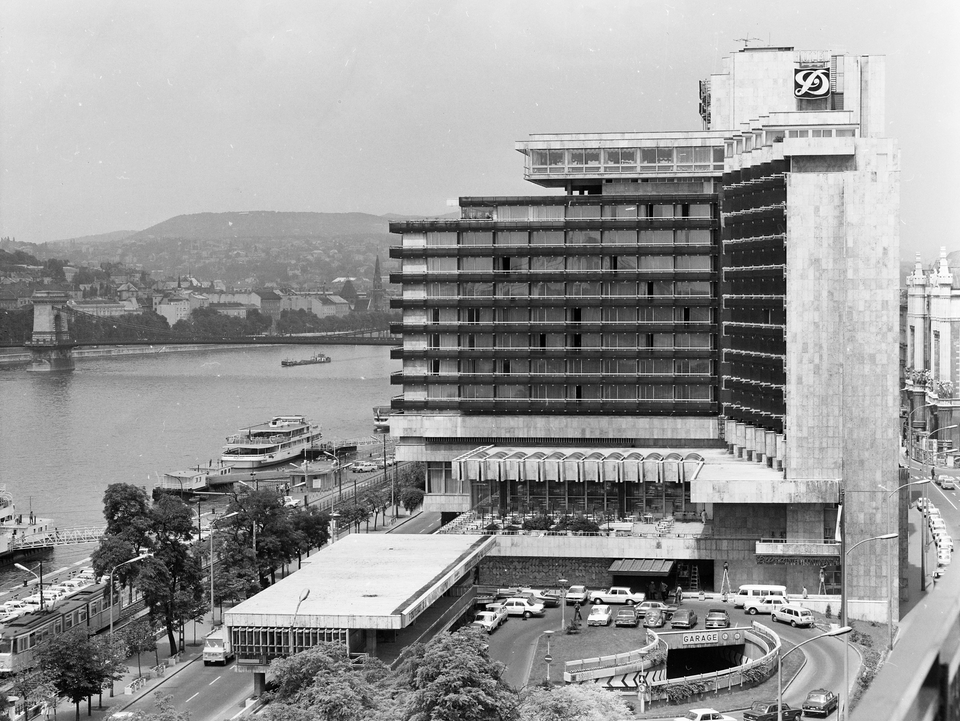 Hotel Duna Intercontinental, 1975-ben. Forrás: Fortepan / Főfotó