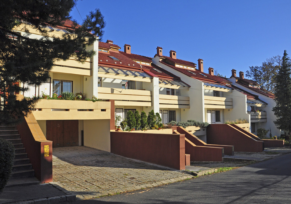 Műtermes sorházak, Miskolc. (1977) Tervező: Plesz Antal, Bihari József. Fotó: mmakademia.hu