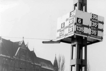 Nagyvárad tér, buszvégállomás, szemben az Üllői út 121., 1964. Forrás: Fortepan / Ferencvárosi Helytörténeti Gyűjtemény