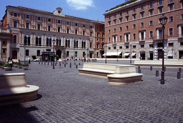 Paolo Portoghesi: A római Piazza San Silvestro átalakítása. Forrás: Wikimedia Commons