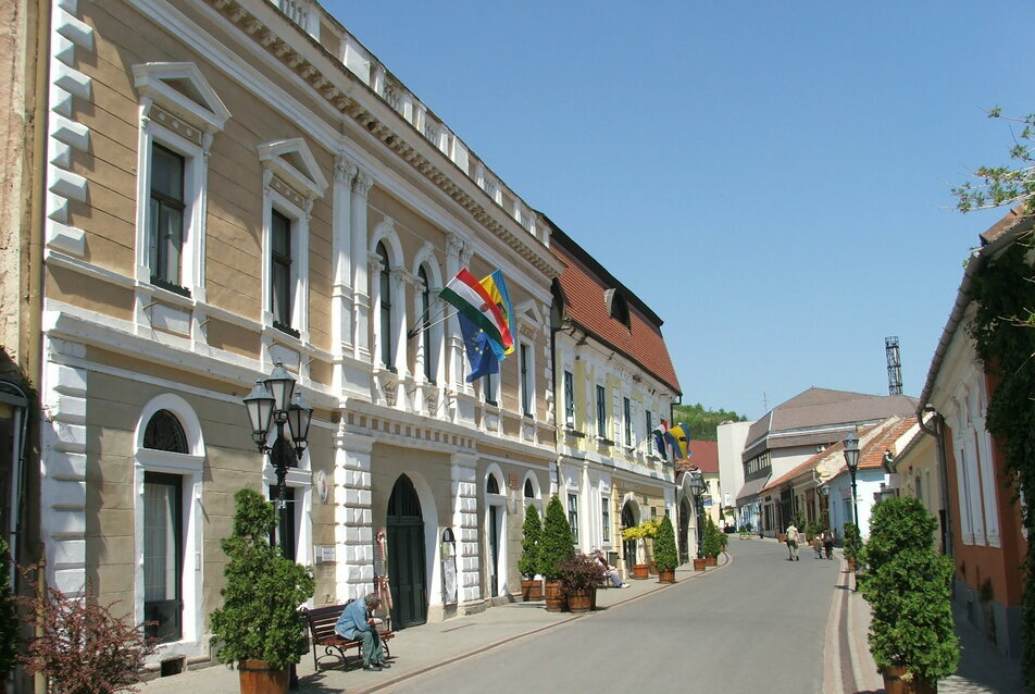 Tokaj főutcája 800 méter hosszan megújul 