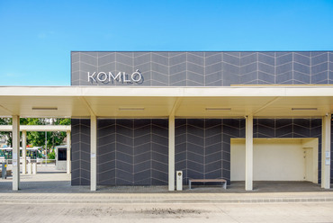 Autóbusz-állomás, Komló, 2023. Tervező: A+ Építész Stúdió, P8 Műhely. Fotó: Paári Péter

