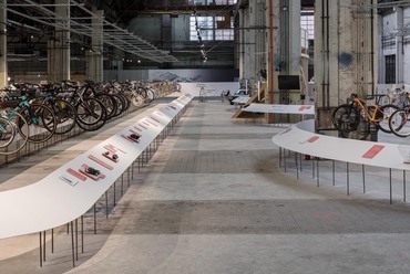 "Bringára váltva" technikatörténeti kiállítás az MMKM Északi Járműjavító Dízelcsarnokában – installációterv: Vannay Architecture – fotó: Danyi Balázs
