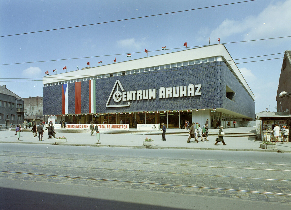 Centrum Áruház, 1972. Forrás: Fortepan / FŐFOTÓ
