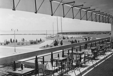 Kikötő a Tátika teraszáról 1962-ben. Forrás: Fortepan / Bauer Sándor
