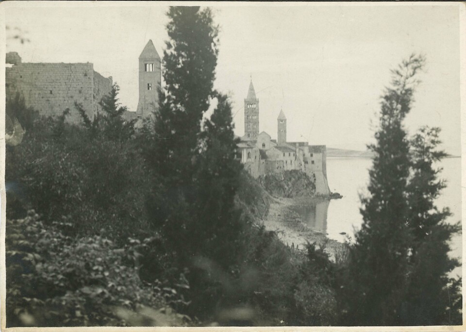 Rab (Arbe) város látképe, Foerk Ernő felvétele balkáni tanulmányútjáról, 1915 körül. MÉM MDK Múzeumi Osztály
