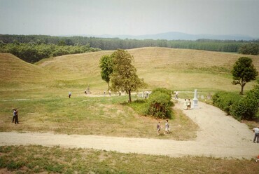 Millenniumi átadáskor a helyreállított földvár, fotó: Kiss József 2000.
