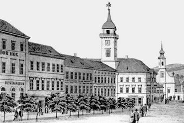 A Fő tér az 1840-es években. Forrás: https://regipecs.blog.hu/
