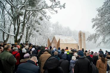 Az Anna-réti engesztelőkápolna megszentelése a Normafánál 2023. december 8-án. Fotó: MTI/Balogh Zoltán
