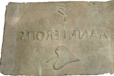 Tegulae mancipum sulfuris, agyagtábla klisék a kén tulajdonosának jelzésére, Agrigento és Caltanisetta, 2-3. század, Forrás: it.wikipédia.org
