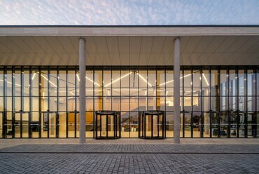Balatonfüredi kongresszusi központ – tervező: KÖZTI – fotó: Bujnovszky Tamás
