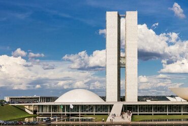 1. Ábra: a Brazil Nemzeti Kongresszus épülete Brasília városában
