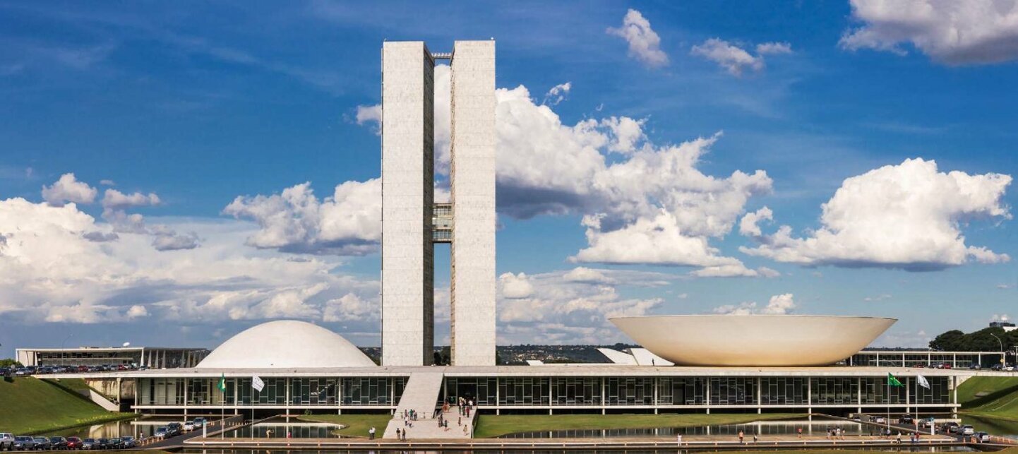 1. Ábra: a Brazil Nemzeti Kongresszus épülete Brasília városában
