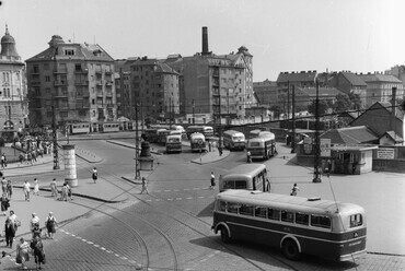 Boráros tér, a Petőfi híd pesti hídfőjétől a Soroksári út felé nézve, 1959. Forrás: Fortepan / FŐMTERV
