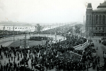 Boráros tér, a Petőfi (Horthy Miklós) híd felavatása 1937. szeptember 12-én. Forrás: Fortepan / Vízkelety László
