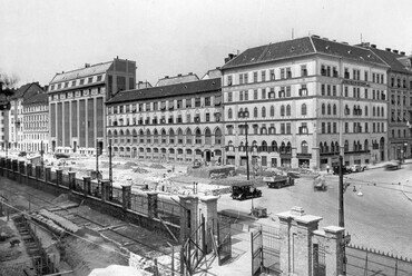 A Közraktár utca kiépítése az 1930-as években. Forrás: commons.wikimedia.org
