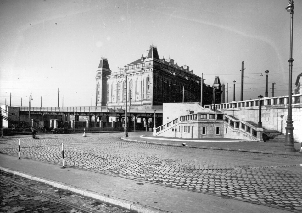 Boráros tér, háttérben az Elevátor-ház, 1940. Forrás: Fortepan / Ferencvárosi Helytörténeti Gyűjtemény
