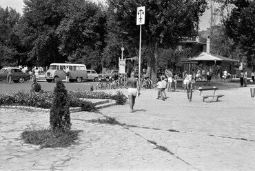 Tihany, Rév utca a kompkikötőnél, 1965. Forrás: Fortepan 271900 / Lipovits Károly
