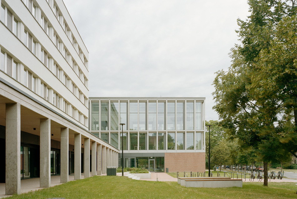 Az építészet mint kapcsolatrendszer – BGE Egyetem Könyvtár és UniZone