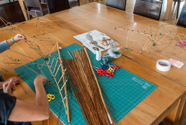 A gyerekekre is gondoltunk: a Gyermek és Ifjúsági Képzőművészeti Műhely (GyIK Műhely) alkotóműhelyén Leonardo da Vinci és Kondor Béla által inspirált repülő szerkezeteket építhettek bambuszpálcákból.
