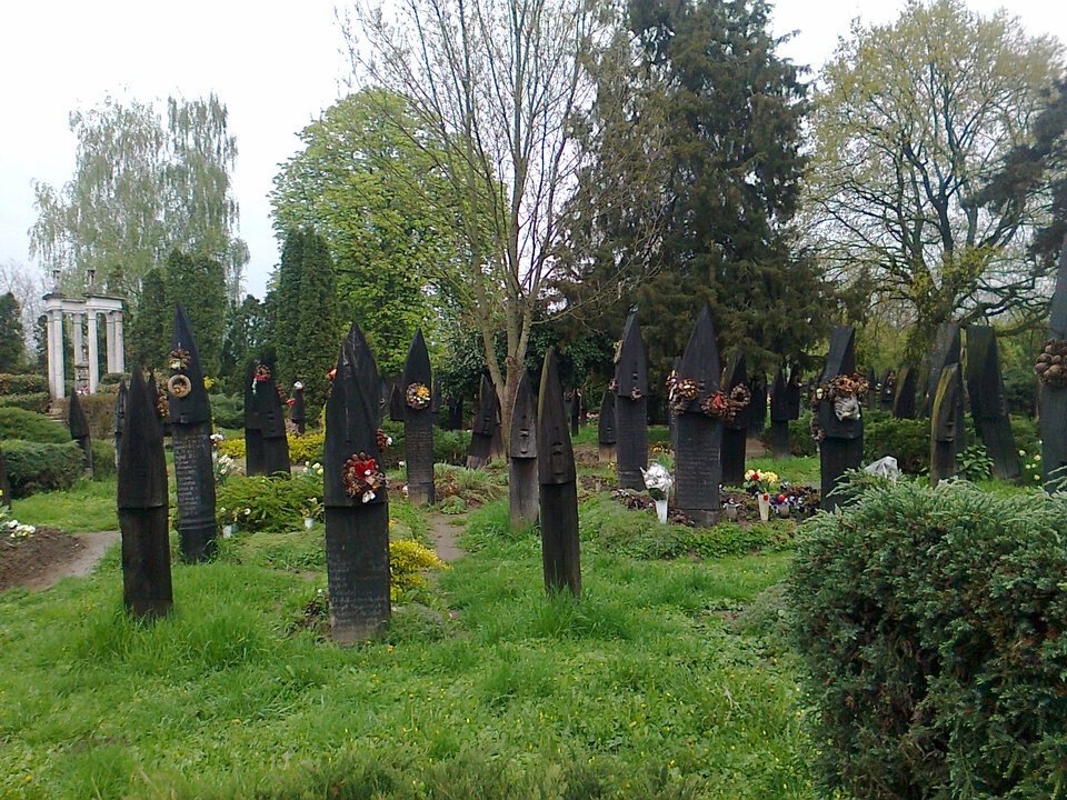 Csónakos fejfás temető, Kölcsey Ferenc síremlékével. Forrás: Wikizoli - o/Wikipedia
