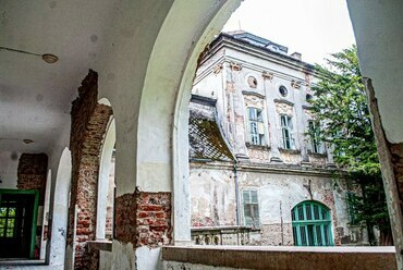 A geszti Tisza-kastély a felújítás előtt. Lázár János/Facebook
