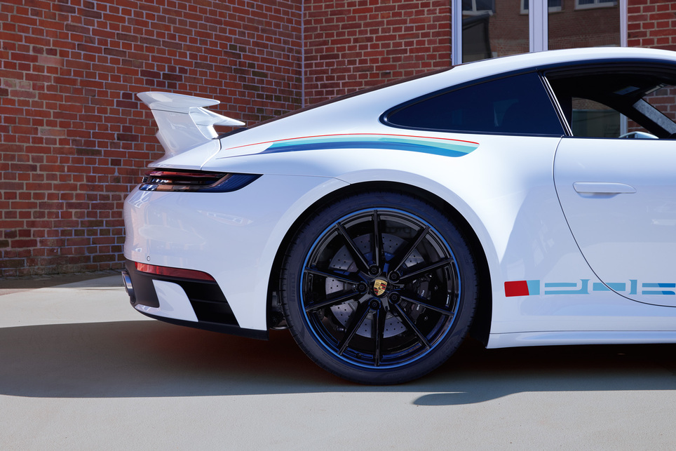 Személyre szabott autók a Porsche Exclusive Manufaktur műhelyéből. Forrás: Porsche
