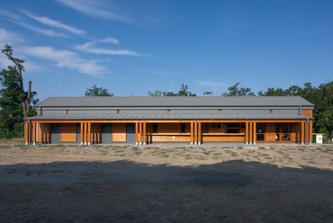 Pavilonépület a fóti Somlyó-tó partján. Tervező: Axis Építésziroda Kft. Fotó: Salamin Miklós
