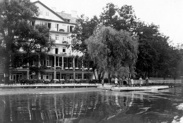 Ausztria, Velden am Wörthersee, Hotel Auenhof. Felvétel éve: 1930. Forrás: Fortepan 42380 / MZSL/Ofner Károly
